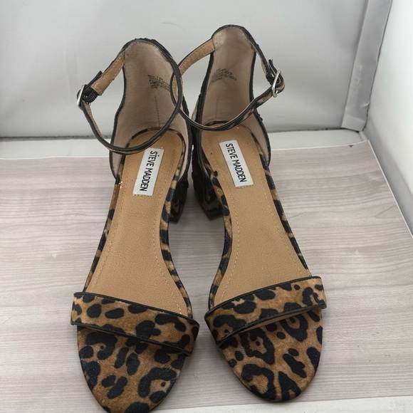 Steve Madden Brown and Black Heels - Picture 2 of 4